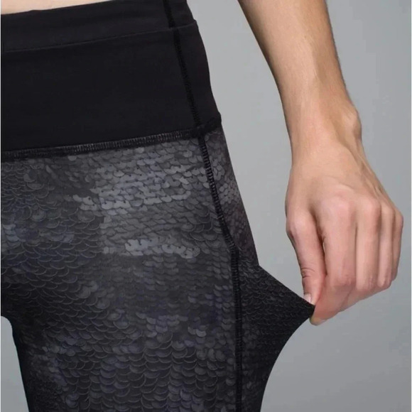 Lululemon sz 2 Speed Tight II *Full-On Luxtreme
Sequin Snake Slate Black / Black - Picture 14 of 16